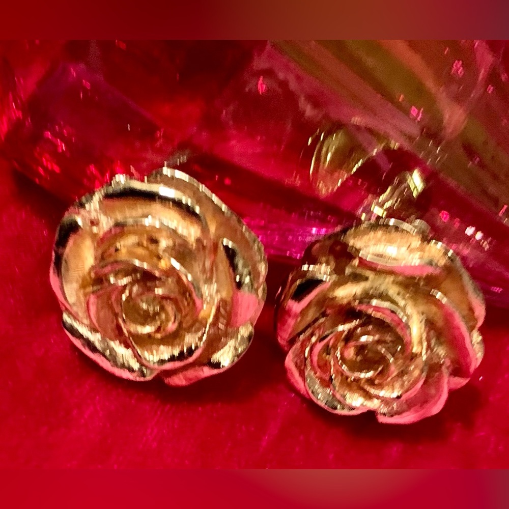 💎JBKJacqueline Bouvier Kennedy earring set in rose gold. Made by Camrose💎#JBK